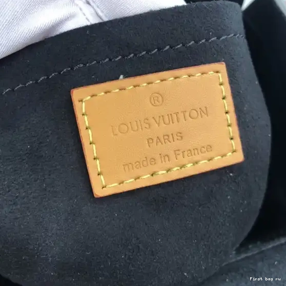 First bag ru LOUIS CHALK BAG VUITTON 0515